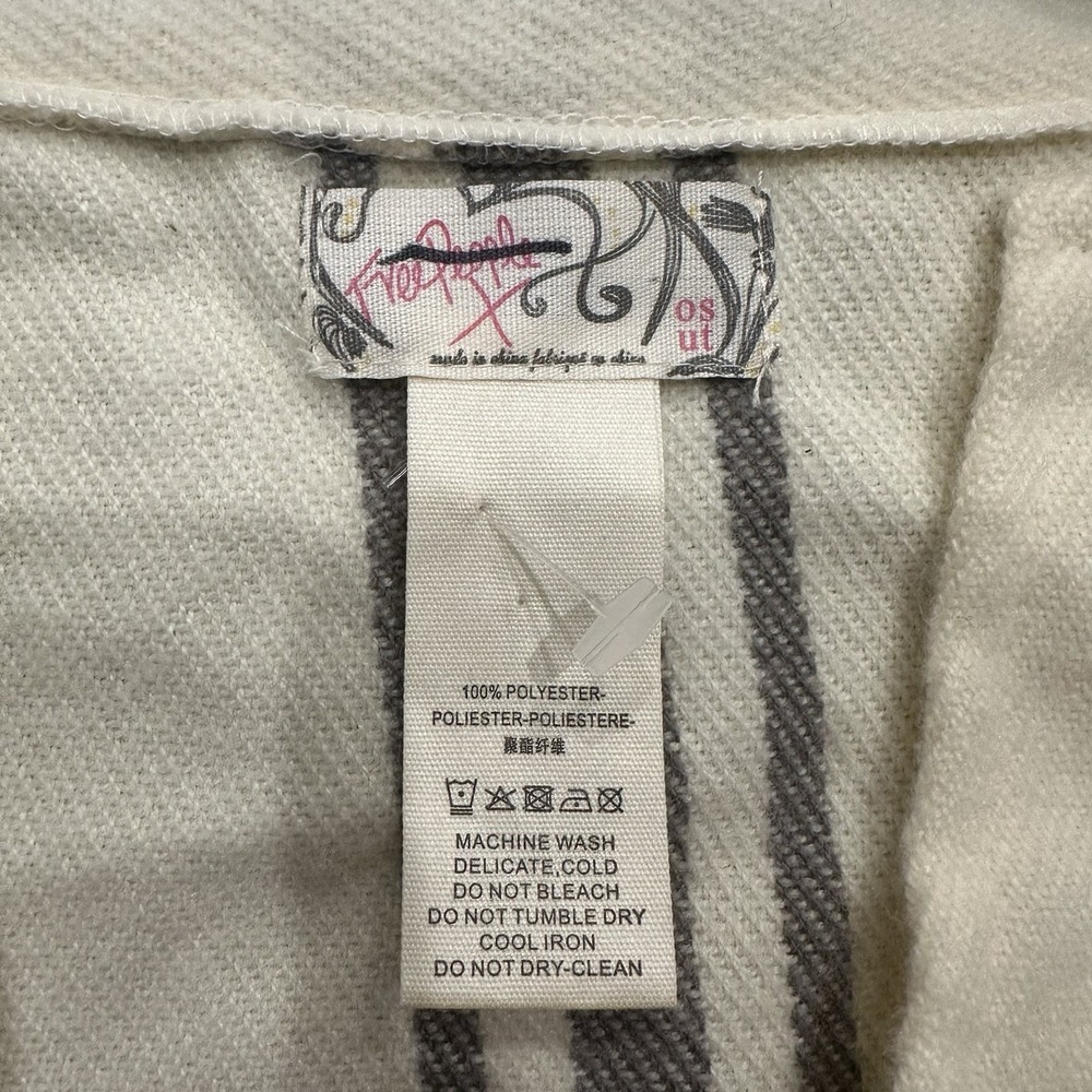 Free People Striped‎ Poncho Wrap Cape Fringe Hem One Sz Cream Gray Boho Festival - Picture 5 of 9